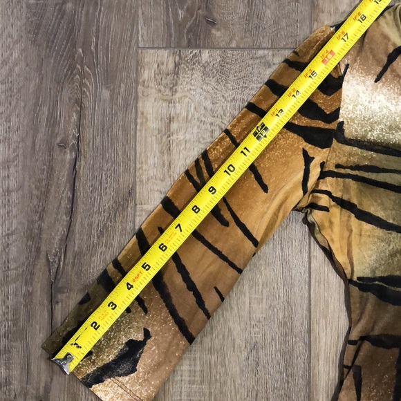 GABRIELLA MOLINARI Animal Print V-Neck Viscose Blend Top - Picture 7 of 7